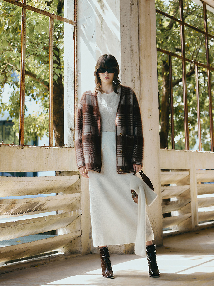 Plaid collarless open cardigan