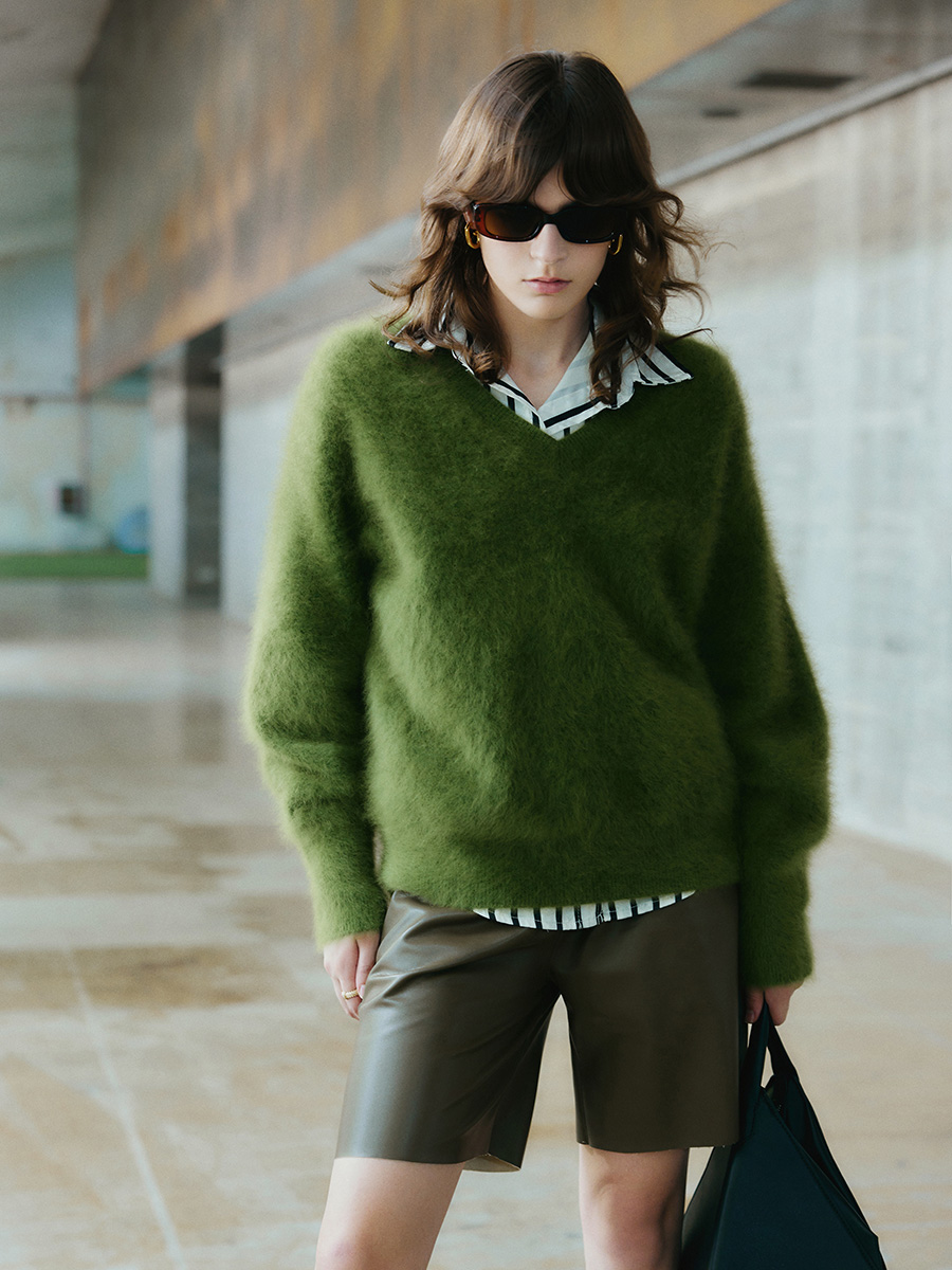 V-Neck Pullover